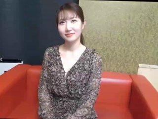 羊皮洞美女被猥琐男灌醉想要睡觉被强行插嘴口交啪啪